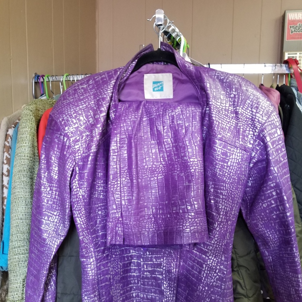Clothing - Picture 6 of 8